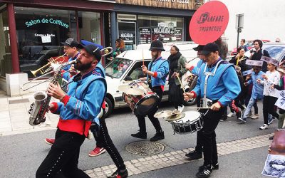 Biennale participlastik : un défilé haut en couleur et en musique